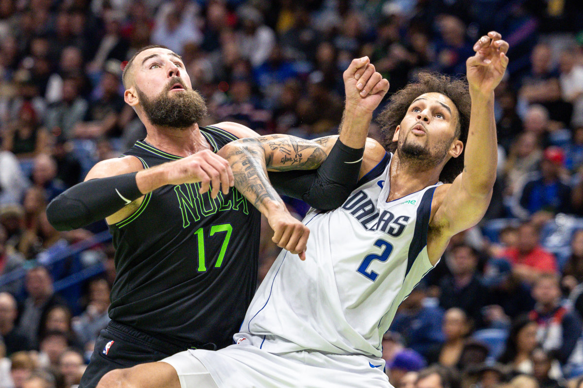Mavs' Dereck Lively II and Pelicans' Jonas Vananciunas battle for a rebound.